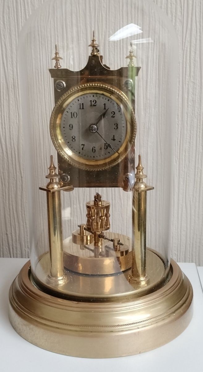 ​300Day Anniversary Clock withdisc pendulum