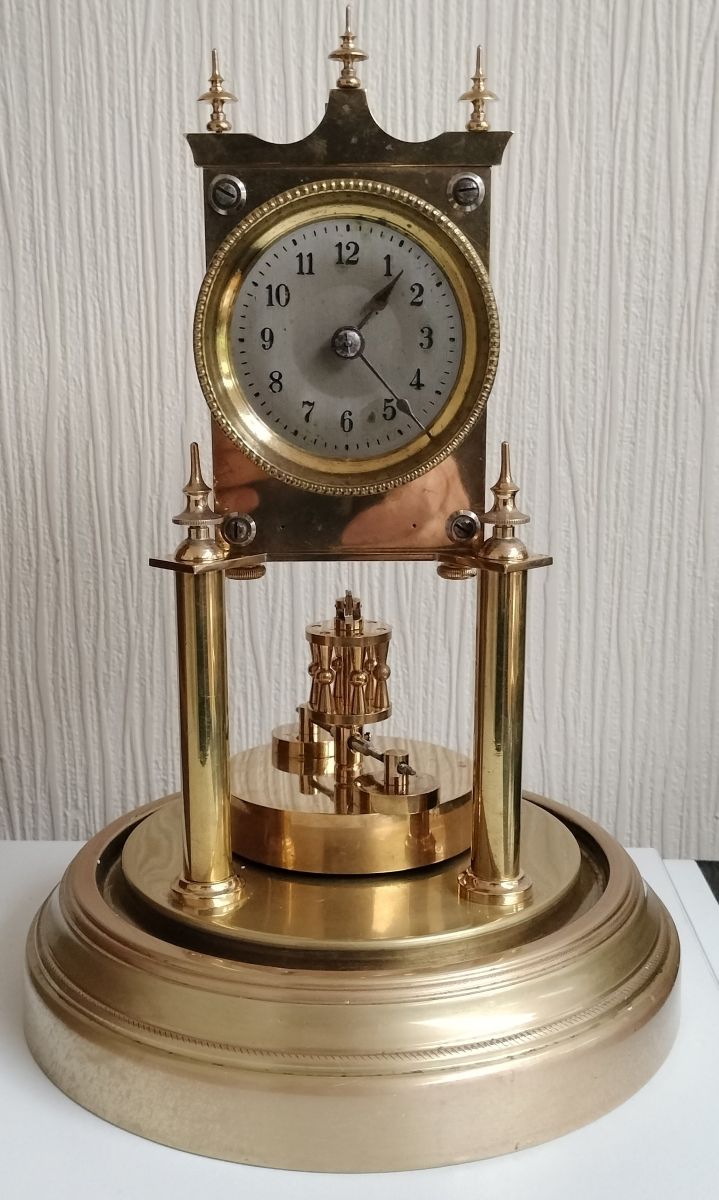 Anniversary Clock with Disc pendulum