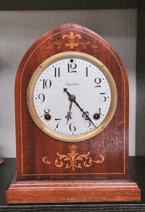 Ingraham wooden Steeple Mantle Clock