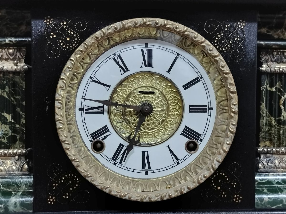 Black wooden Sessions Mantle clock